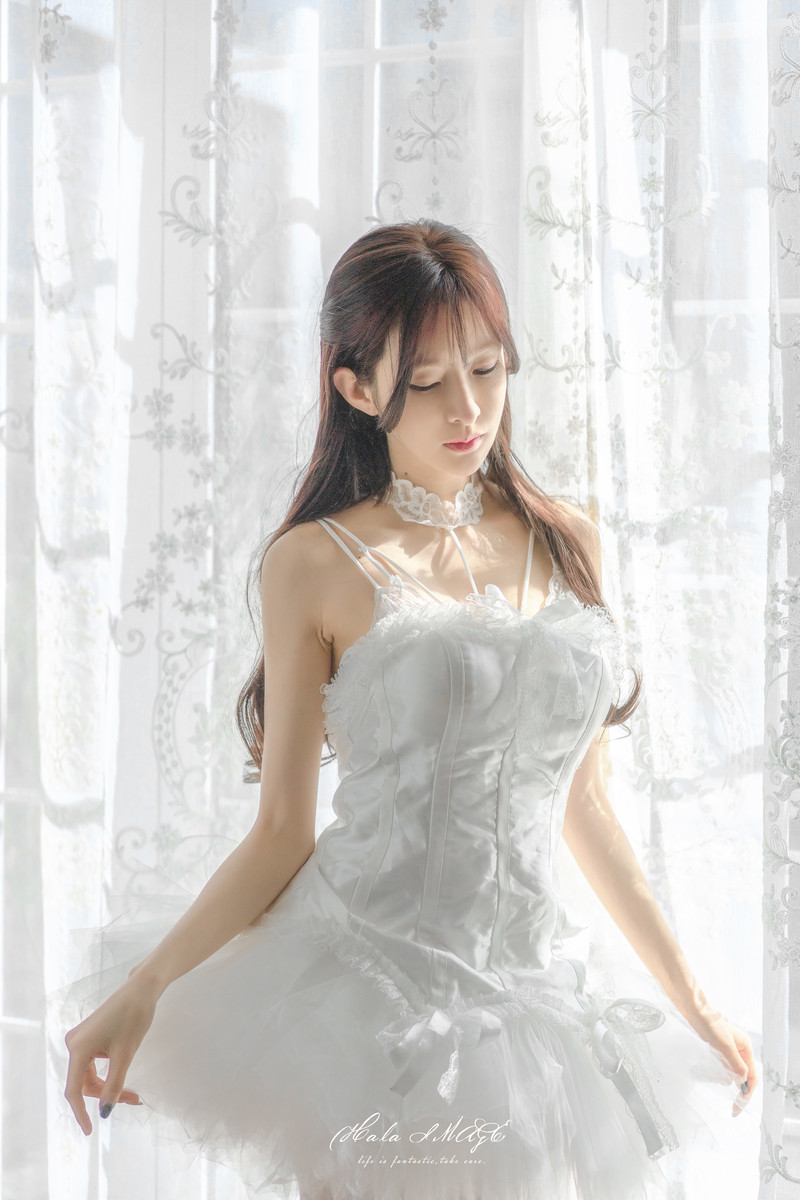 图片[3]-王羽杉《白色吊带裙》自拍，如梦如幻的让你心动不已，别错过这一刻！-风格子